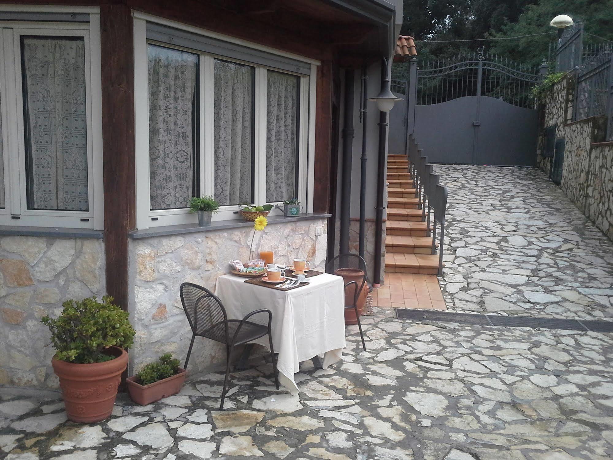 I Giardini Di Capodimonte 2 Bed & Breakfast Naples Exterior photo